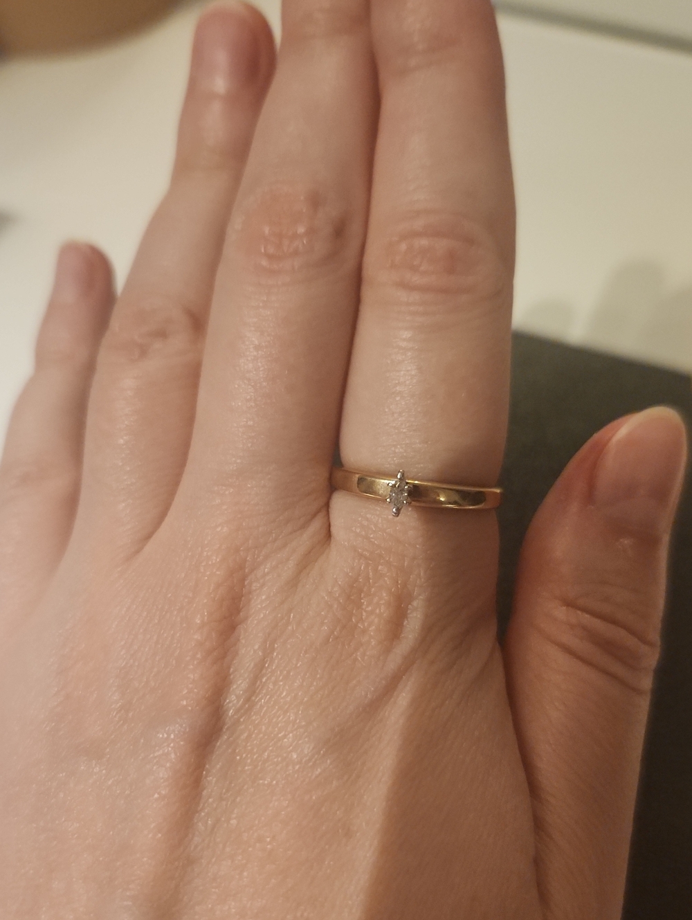 Classic Yellow Gold Band Ring with A Diamond